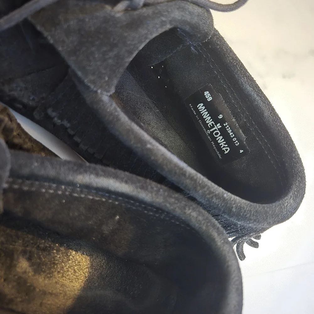 Minnetonka Black Venice Suede Fringe Ankle Boot Moccasin Size 9 - Picture 3 of 8